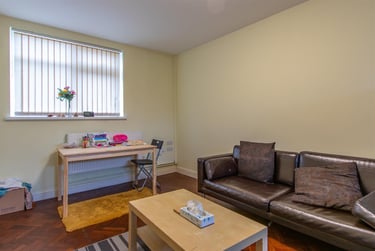 2 bed house, Newport Road, Roath, Cardiff, CF241AH - Image 2